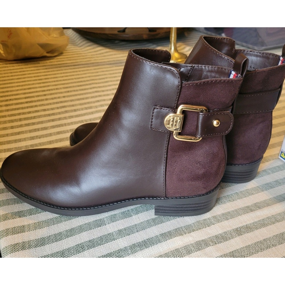 Tommy Hilfiger Women Sz 7 Twinella Black Faux Leather Suede Ankle Boots Side Zip - Picture 4 of 9